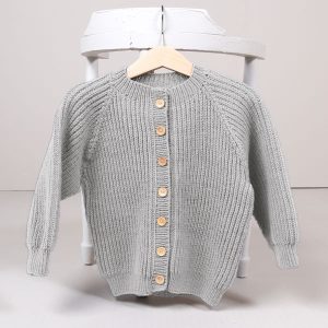 Strikkejakke Noah Lys grå melert - garnpakke i Bluum Soft Merino Ull