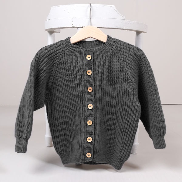 Strikkejakke Noah Grå melert - garnpakke i Bluum Soft Merino Ull