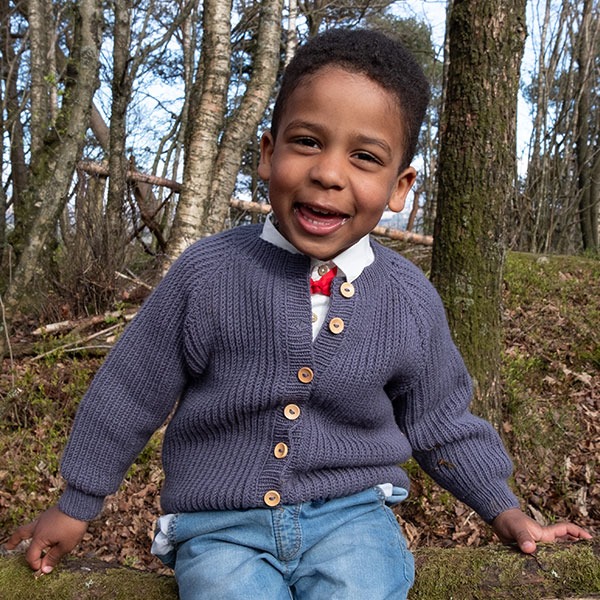 Strikkejakke Noah Grå melert - garnpakke i Bluum Soft Merino Ull