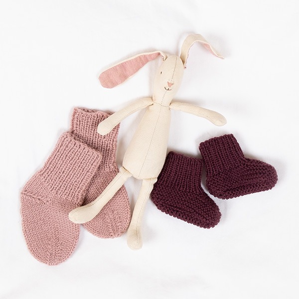 Strikkesett Rille m/bukse og kyse - garnpakke i Bluum Pure Eco Baby Wool