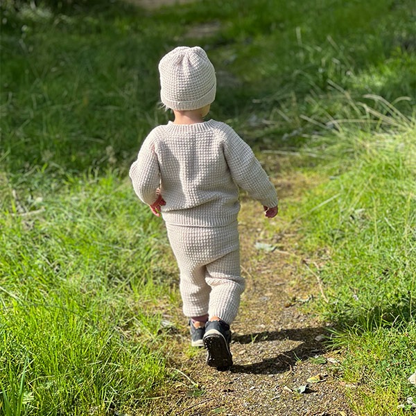 Strikkesett Hugo m/genser, bukse og lue - garnpakke i Bluum Soft Merino Ull