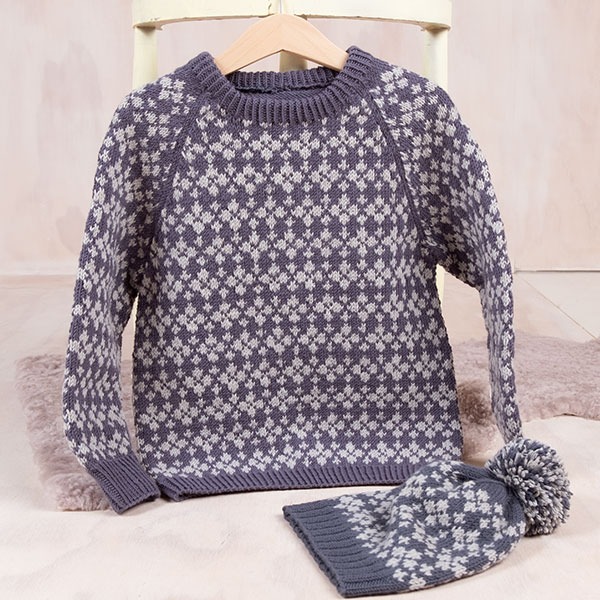 Strikkesett-Snfnugg-genser-me-1-1.jpeg Strikkesett Snøfnugg-genser med lue - garnpakke i Bluum Soft Merino Ull