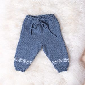 Strikkebukse - garnpakke i Bluum Pure Eco Baby Wool