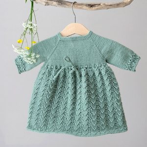 Strikk Babykjole Hjerteløv m/body og lue - garnpakke i Bluum Soft Merino Ull