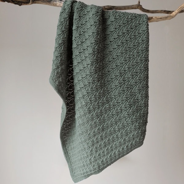 Strikk Babyteppe Hjerteløv - garnpakke i Bluum Soft Merino Ull