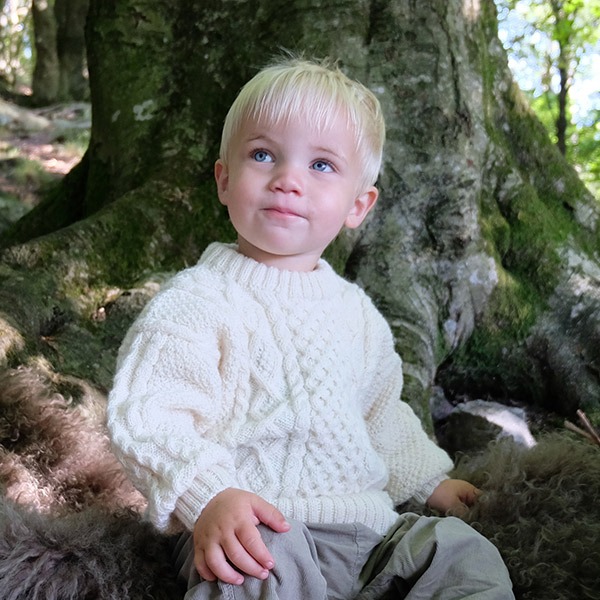 Strikkegenser Aran til barn - garnpakke i Bluum Pure Eco Baby Wool