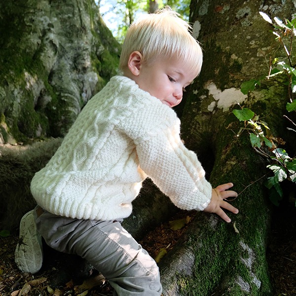 Strikkegenser Aran til barn - garnpakke i Bluum Pure Eco Baby Wool