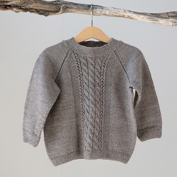 Strikkegenser Flette m/lue - garnpakke i Bluum Pure Eco Baby Wool