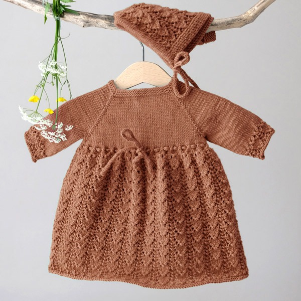Strikk Babykjole Hjerteløv m/body og lue - garnpakke i Bluum Soft Merino Ull