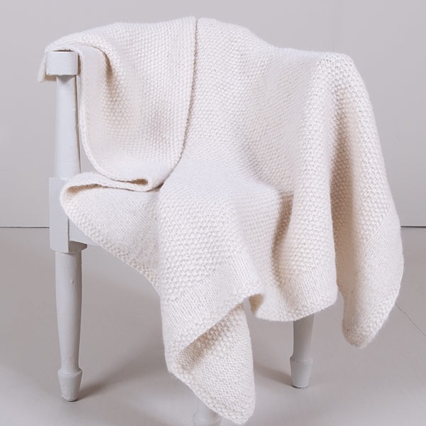 Strikk Babyteppe Perle - garnpakke i Bluum Fluffy Alpaca