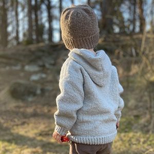 Strikk hettegenser Vårbris - garnpakke i Bluum Fluffy Alpaca