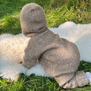 Strikkedress med hette - garnpakke i Bluum Fluffy Alpaca