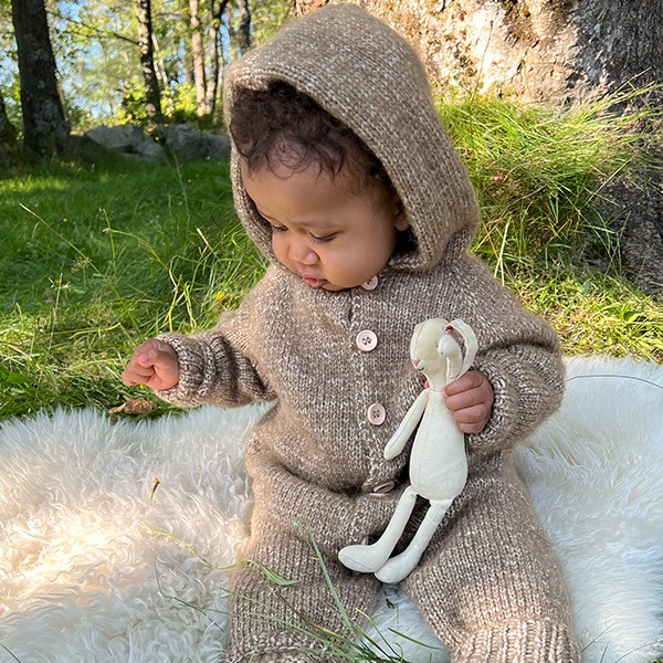 Strikkedress med hette - garnpakke i Bluum Fluffy Alpaca