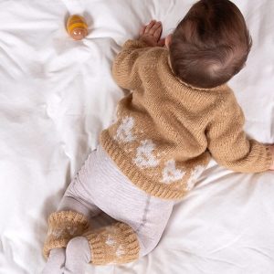 Strikkegenser Lille Kylling m/lue og leggvarmere - garnpakke i Bluum Fluffy Alpaca
