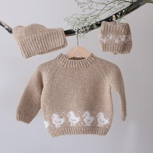 Strikkegenser Lille Kylling m/lue og leggvarmere - garnpakke i Bluum Fluffy Alpaca