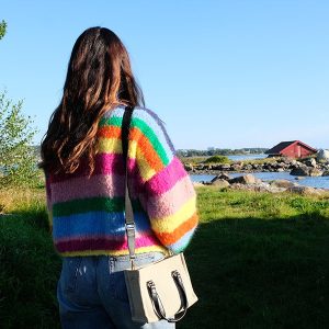 Strikkegenser Savannah til dame - garnpakke fra Bluum i Fnugg