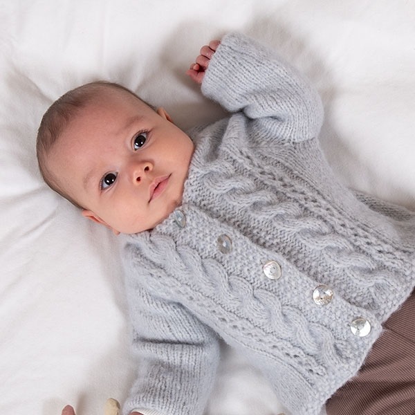 Strikkejakke Flette - garnpakke i Bluum Fluffy Alpaca