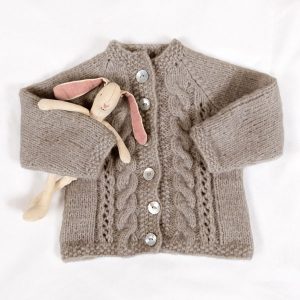Strikkejakke Flette - garnpakke i Bluum Fluffy Alpaca