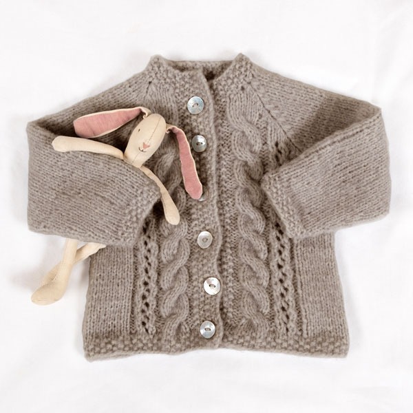Strikkejakke Flette - garnpakke i Bluum Fluffy Alpaca