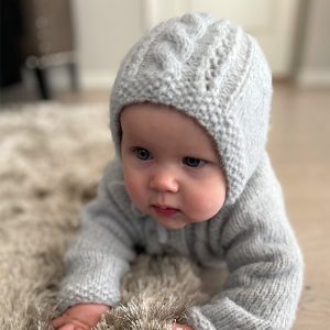 Strikkejakke Flette m/lue - garnpakke i Bluum Fluffy Alpaca