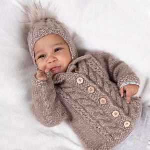 Strikkejakke Flette m/lue - garnpakke i Bluum Fluffy Alpaca