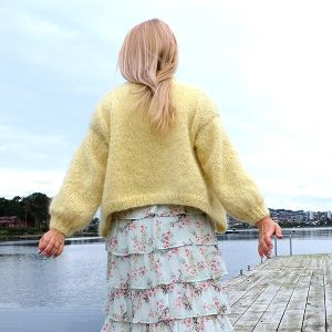 Strikkejakke Julia til dame - garnpakke fra Bluum i Fnugg