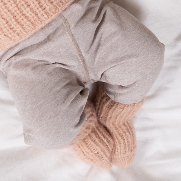 Strikkejakke Lille knopp m/lue og strømper - garnpakke i Bluum Fluffy Alpaca