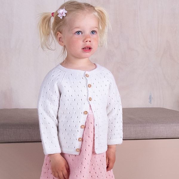 Strikkejakke Madicken - garnpakke i Bluum Soft Merino Ull