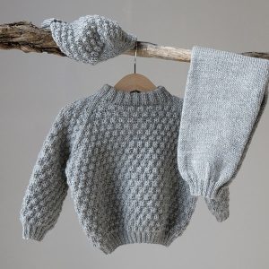 Strikkesett Hompetitten m/genser, bukse og lue - garnpakke i Bluum Pure Eco Baby Wool