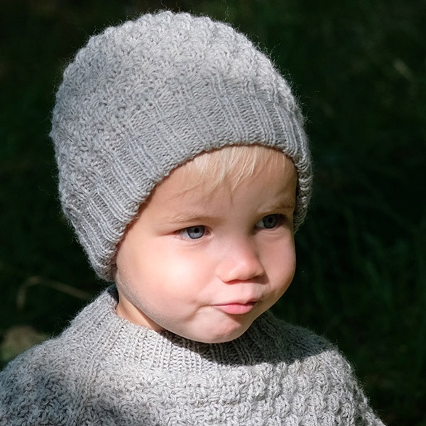 Strikkesett Hompetitten m/genser, bukse og lue - garnpakke i Bluum Pure Eco Baby Wool