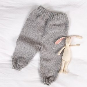 Strikkesett Hompetitten m/genser, bukse og lue - garnpakke i Bluum Pure Eco Baby Wool
