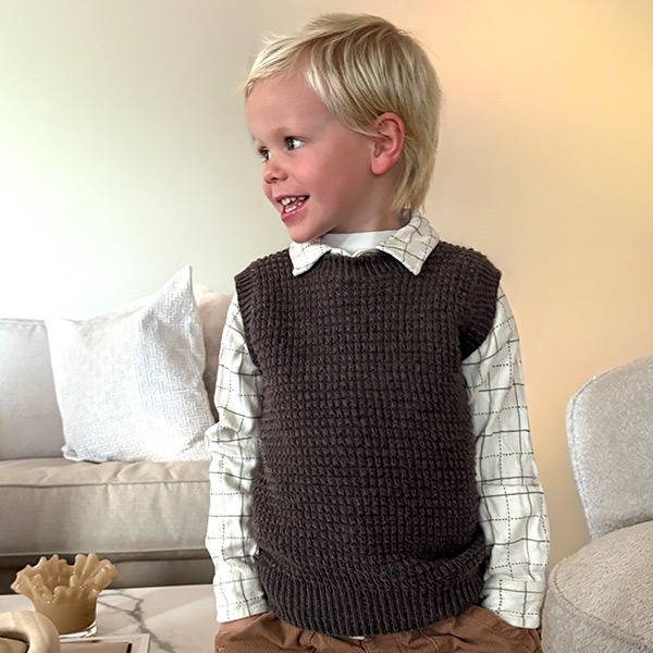Strikkevest Hugo - garnpakke i Bluum Soft Merino Ull