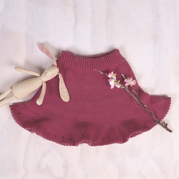 Bluum-strikk-Danseskjrt-i-S-1-1-1.jpeg Strikkeskjørt Danseskjørt - garnpakke i Bluum Soft Merino Ull