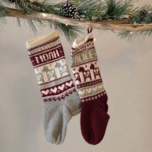 Strikk Julestrømper Dalahest og valgfrie navn - garnpakke i Bluum Pure Eco Baby Wool