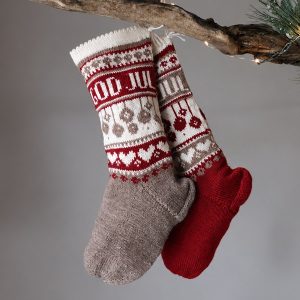 Strikk Julestrømper Julekuler og valgfrie navn - garnpakke i Bluum Pure Eco Baby Wool