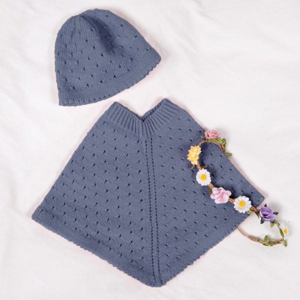 Strikk Poncho med lue i hullmønster - garnpakke i Bluum Soft Merino Ull
