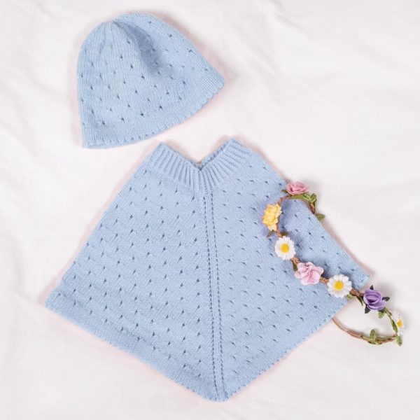 Strikk Poncho med lue i hullmønster - garnpakke i Bluum Soft Merino Ull