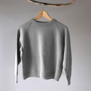 Strikkegenser Ultimate til dame Lys grå melert - garnpakke i Bluum Soft Merino Ull
