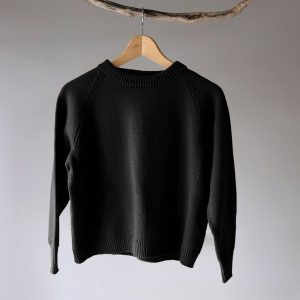 Strikkegenser Ultimate til dame Svart - garnpakke i Bluum Soft Merino Ull