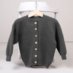 Strikkejakke Noah Grå melert - garnpakke i Bluum Soft Merino Ull