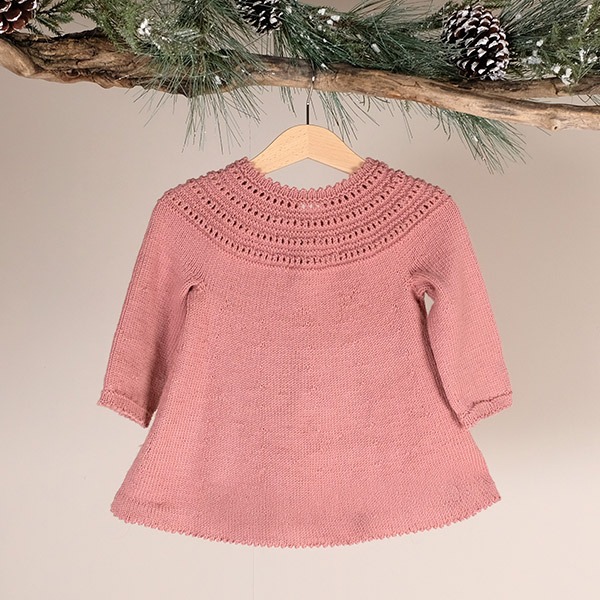 Strikkekjole Astrid - garnpakke i Bluum Soft Merino Ull