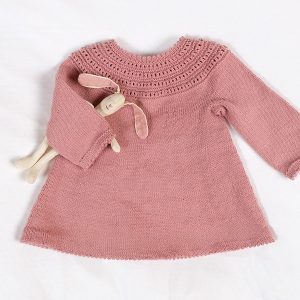 Strikkekjole Astrid - garnpakke i Bluum Soft Merino Ull