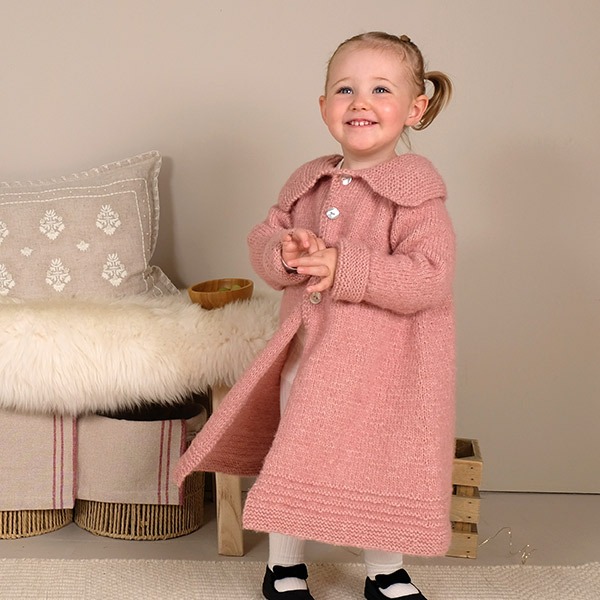 Strikkekåpe Ellinor m/lue - garnpakke i Bluum Fluffy Alpaca