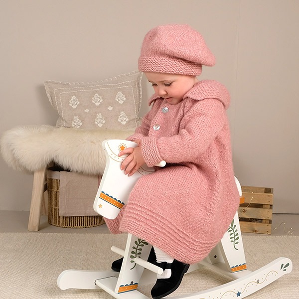 Strikkekåpe Ellinor m/lue - garnpakke i Bluum Fluffy Alpaca