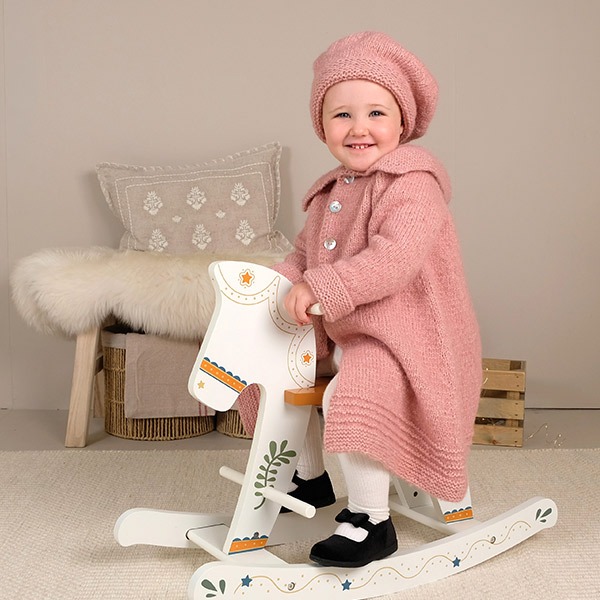 Strikkekåpe Ellinor m/lue - garnpakke i Bluum Fluffy Alpaca
