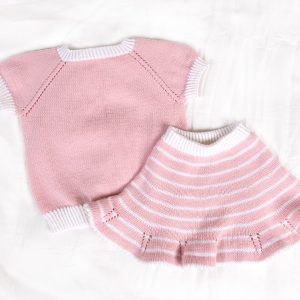 Strikkesett T-skjorte og skjørt med striper - garnpakke i Bluum Soft Merino Ull