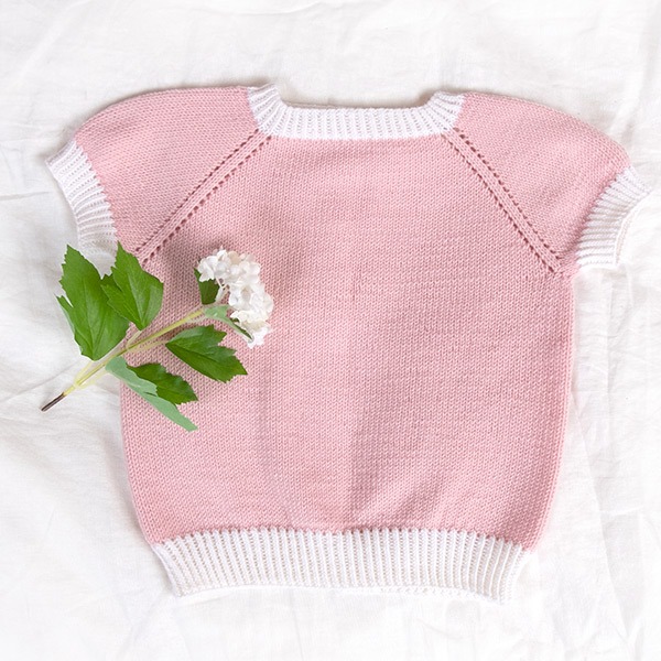 Strikkesett T-skjorte og skjørt med striper - garnpakke i Bluum Soft Merino Ull